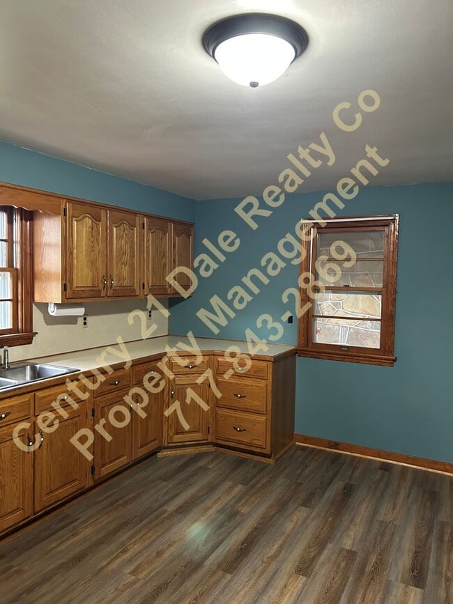 Building Photo - Fully remodeled 2 Bedroom All one Level ho...