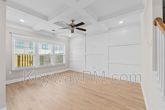 Building Photo - 3125 Venetian Dr