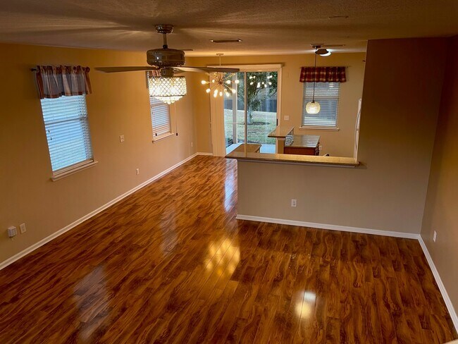 Building Photo - 300 Volterra Plz