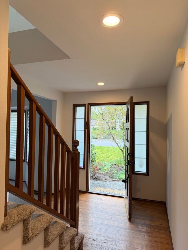 Building Photo - Saratoga Reach Beauty: Updated 4BR Home with Deck, Fireplace & Prime Mukilteo Location