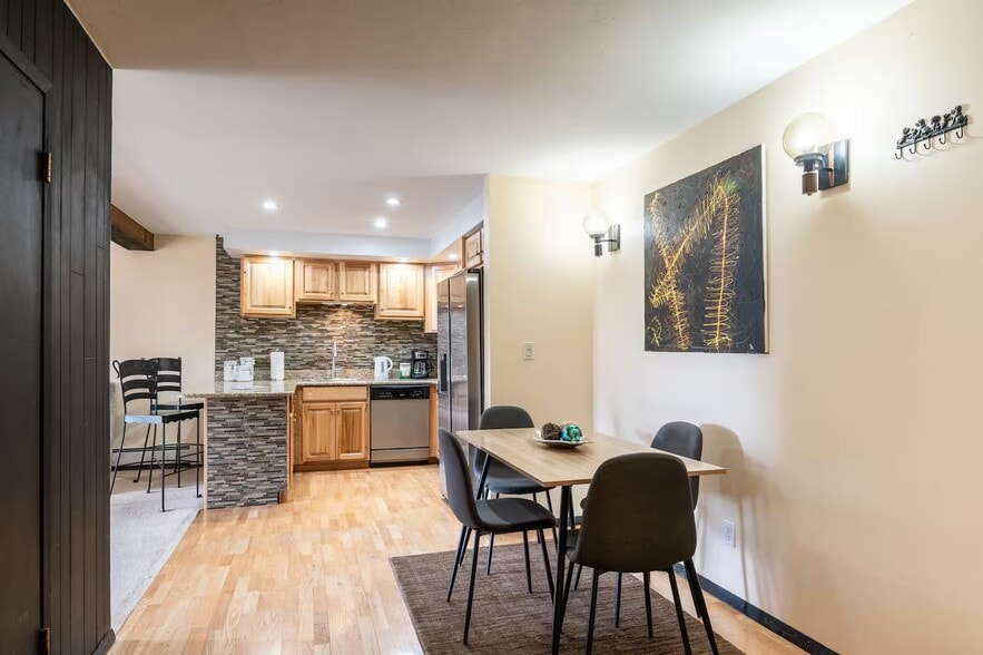 Dinning & Kitchen - 1040 Vail View Dr