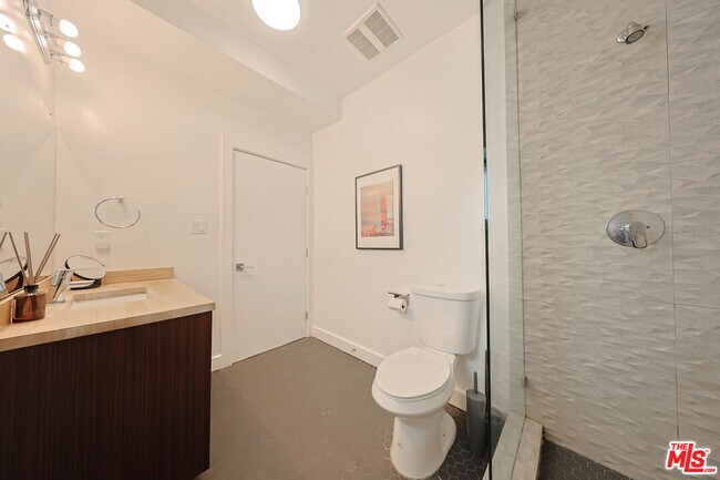 Building Photo - 2230 1/2 Glendale Blvd