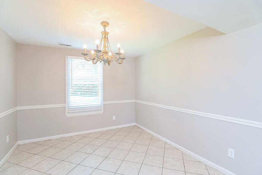 Building Photo - 3204 Old House Cir