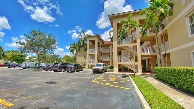 Building Photo - 2941 Riverside Dr