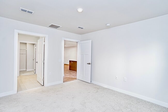 Building Photo - 513 Roan Creek Trl