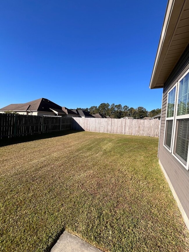 Building Photo - 4062 McKenzie Ln