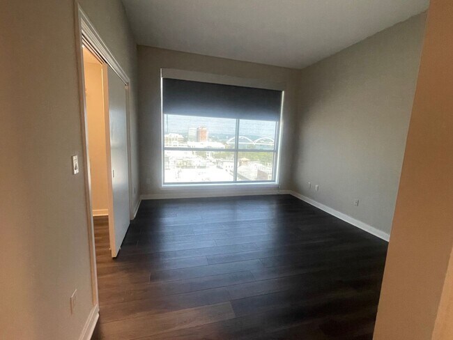 Building Photo - Unit 1105 - First Security Center
