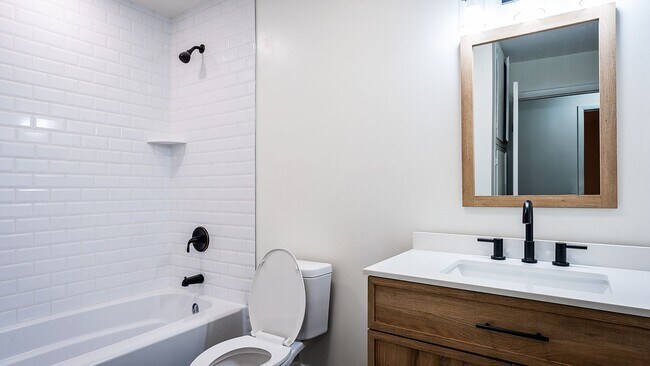 Building Photo - REMODELED 4 BEDROOM HOUSE