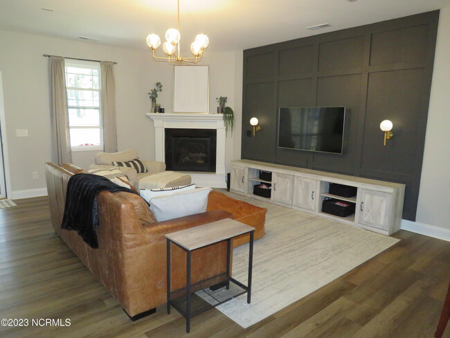 Building Photo - 425 Palisades Dr