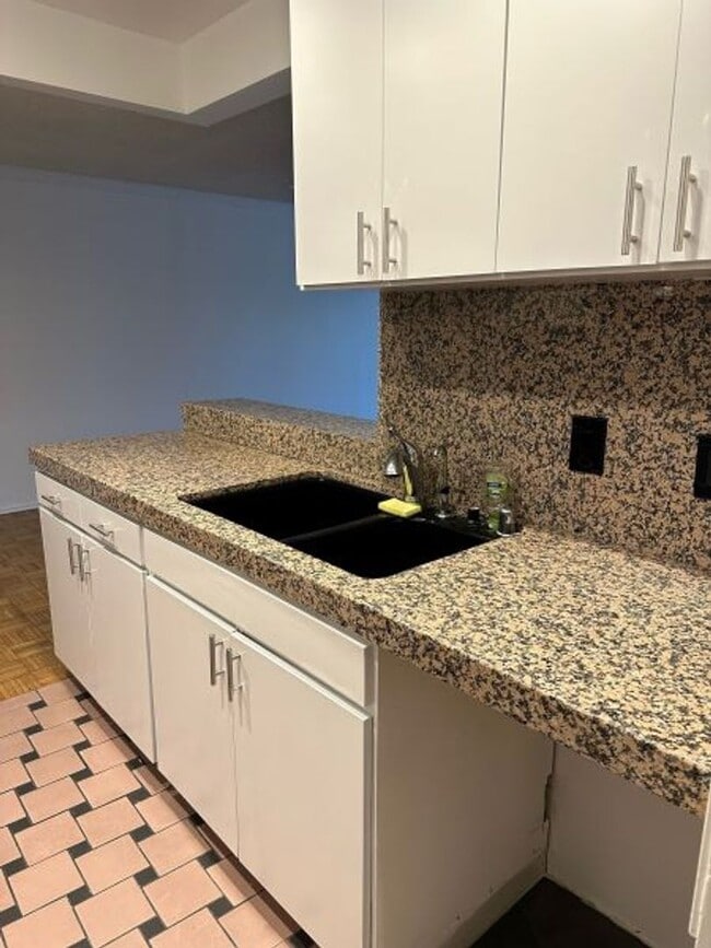 Building Photo - White Property