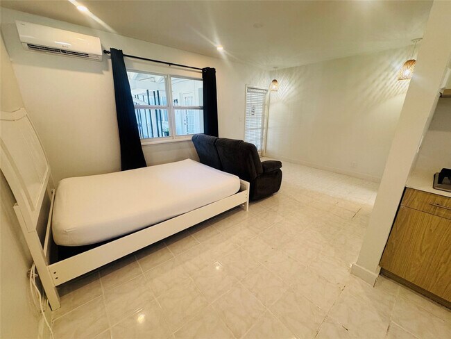 Building Photo - 1941 Washington St