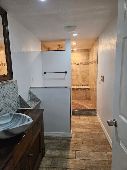 Building Photo - 9804 N 11th St