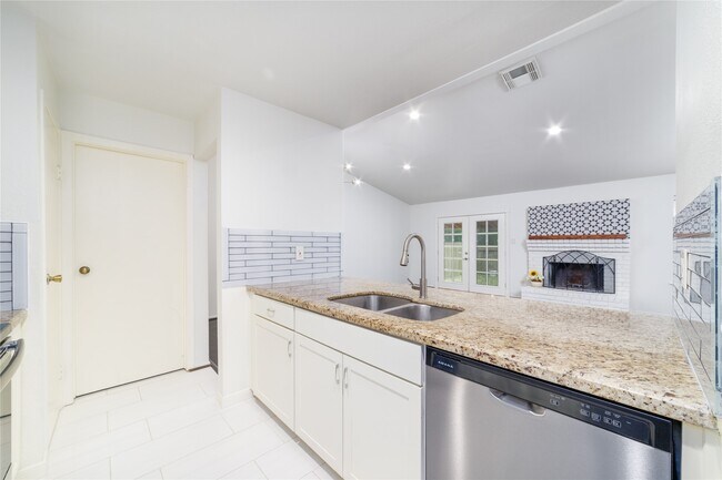Building Photo - 26 S White Pebble Ct