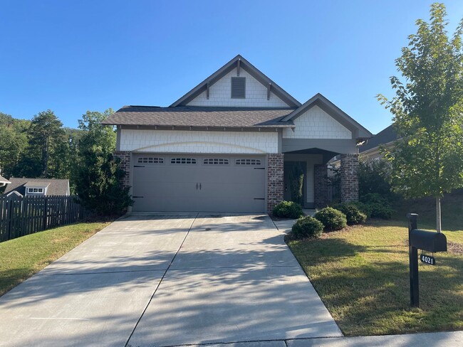 Building Photo - 3 Bedroom Home With Spacious Garage