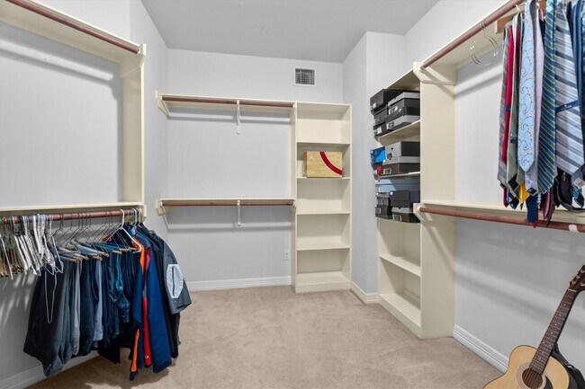 Building Photo - 9610 Champions Cove Dr