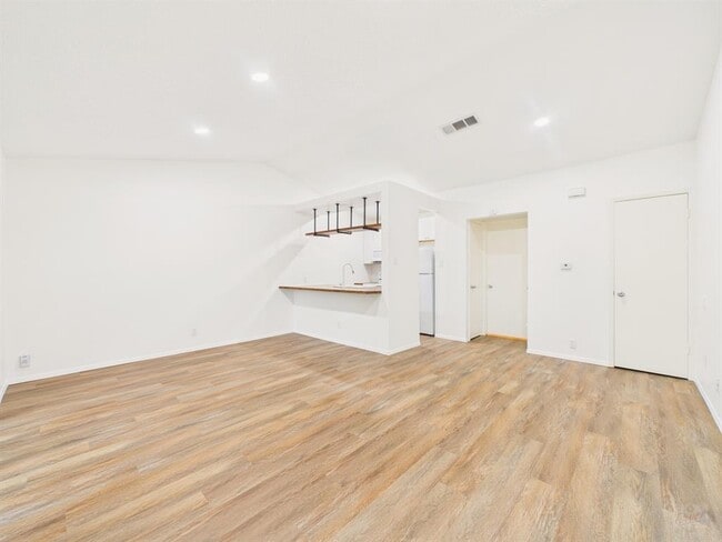 Primary Photo - 1305 Hollow Creek Dr