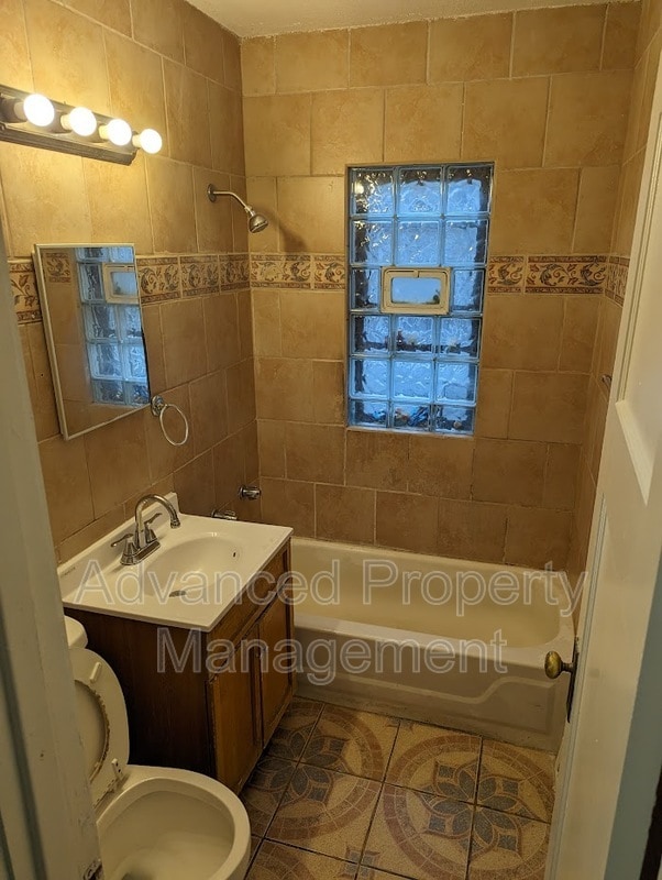 Building Photo - 3941 N 24th Pl