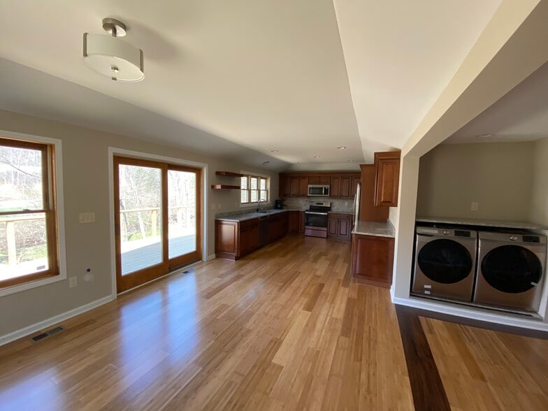 Upper Kitchen - 1301 Jones Dr