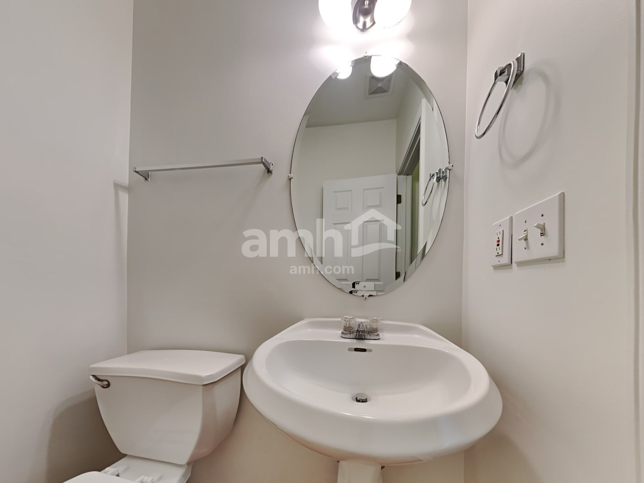 Building Photo - 3063 Woodbridge Ln