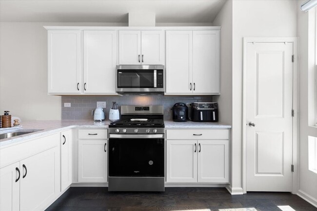 Building Photo - 2217 Venture Dr