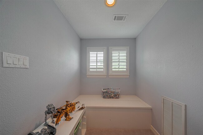 Building Photo - 4006 Lanark Ln