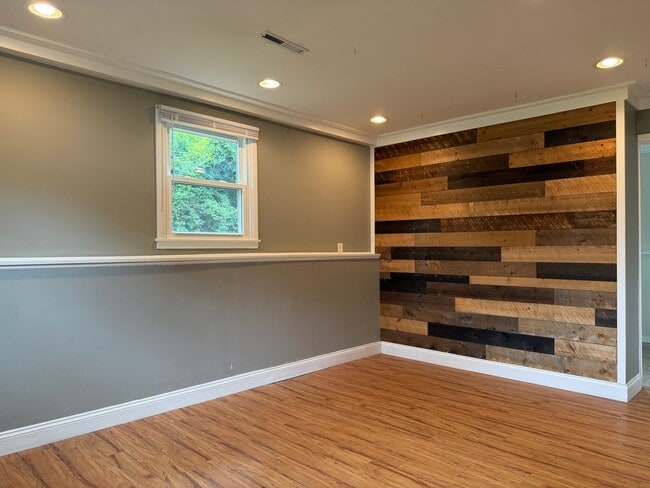 Building Photo - 5S481 Glenoban Dr