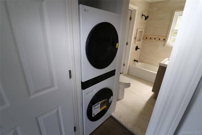 Building Photo - 153 US-9W