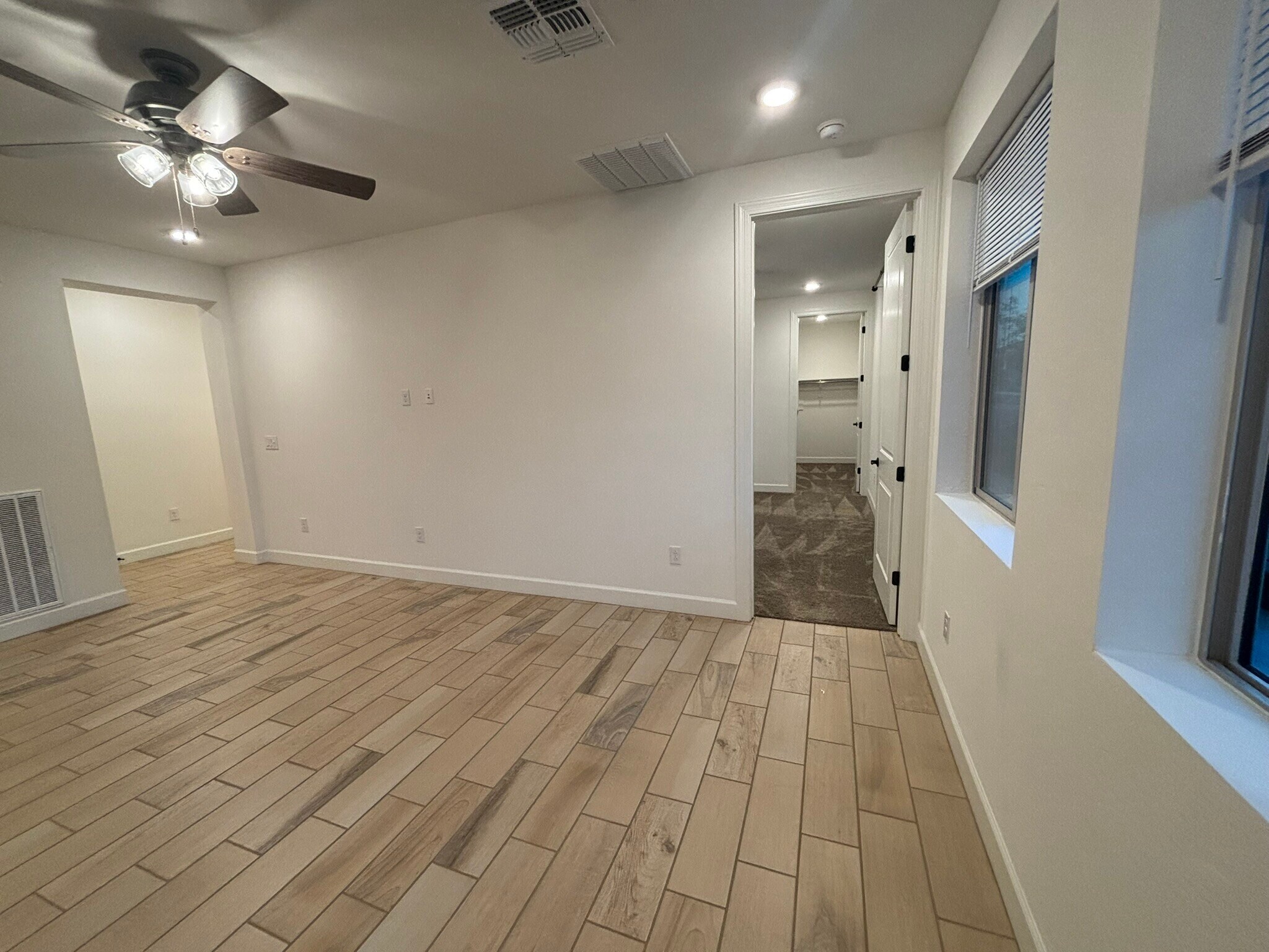 Building Photo - 2121 W Sonoran Desert Dr