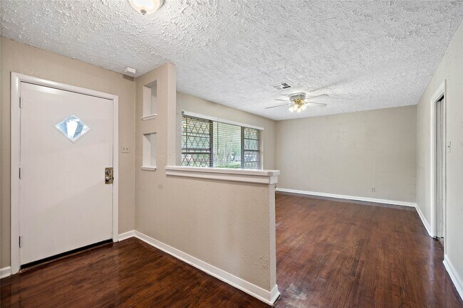 Building Photo - 4310 Ebbtide Dr