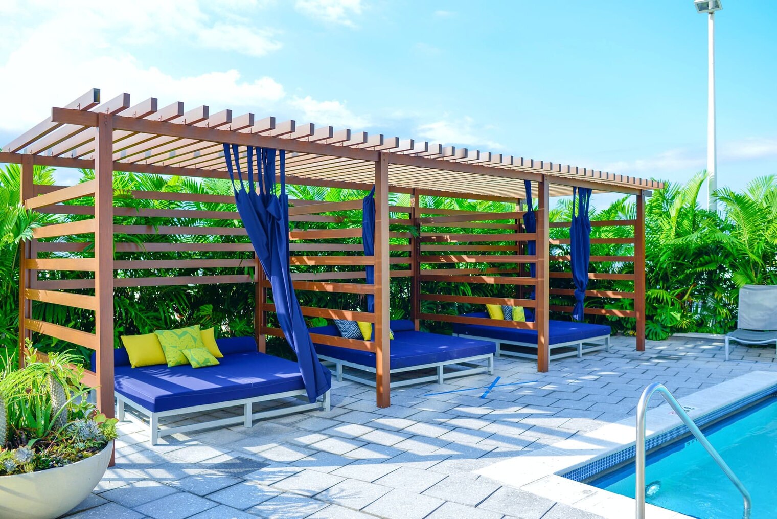 Building Photo - 3250 NE 1st Ave