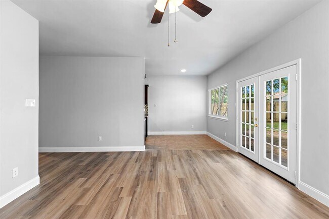 Building Photo - 1207 York Castle Dr