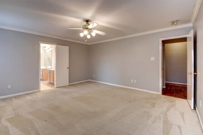Building Photo - 2114 Whirlaway Dr