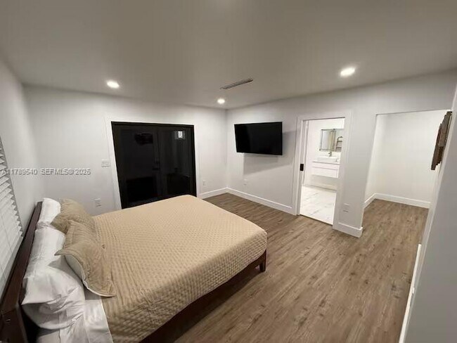 Building Photo - 2918 SW 2nd St