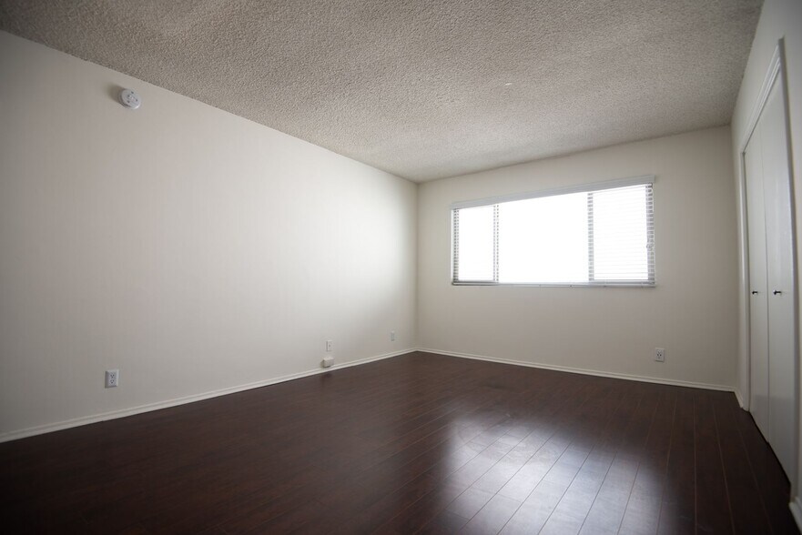 Building Photo - 5036 Coldwater Canyon Ave