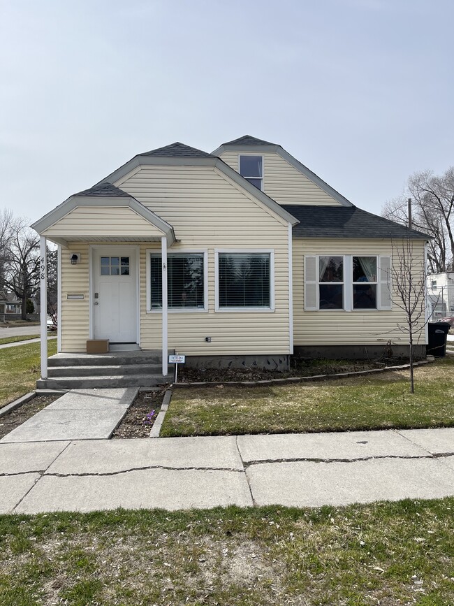 Primary Photo - 498 Walnut St