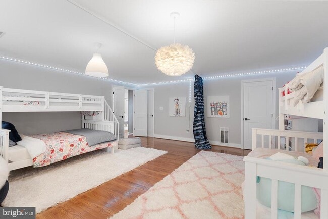 Building Photo - 5837 River Dr