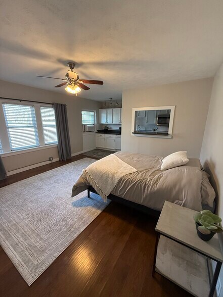 Building Photo - 1630 H St