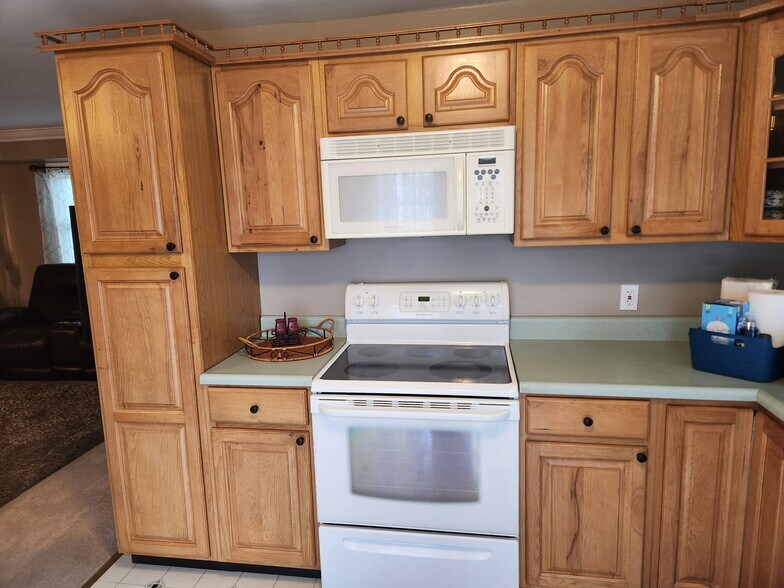 Primary Photo - 1715 Lauterbach Rd