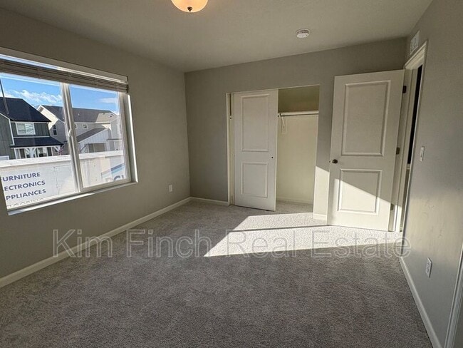 Building Photo - 56 E Portico Ln