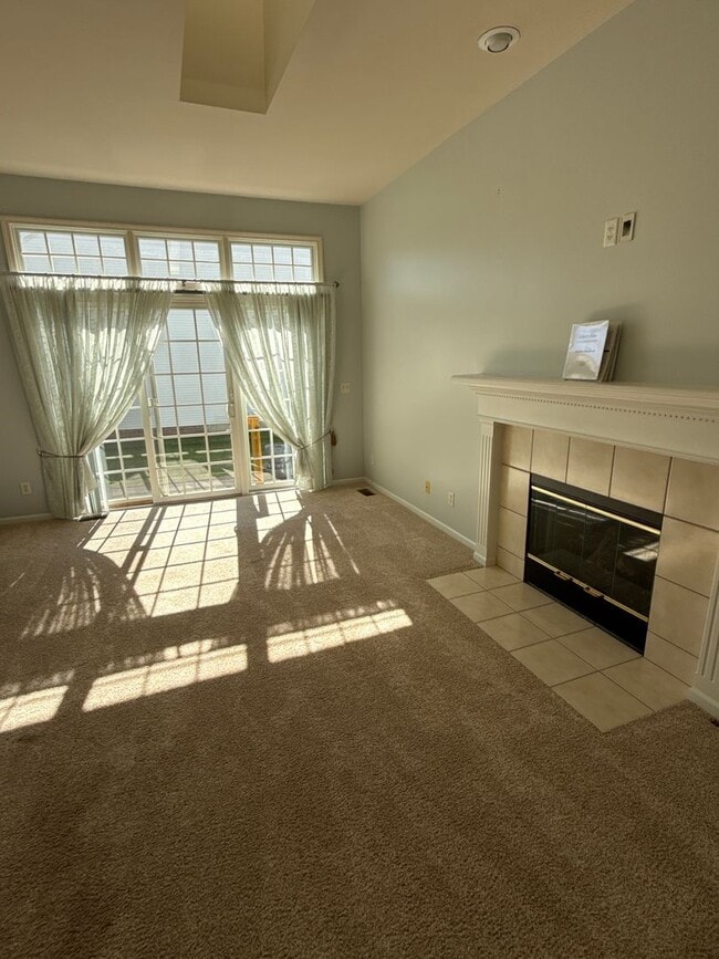 Building Photo - 3 Bed 2 Bath