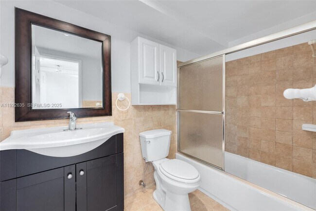 Building Photo - 1450 NE 170th St