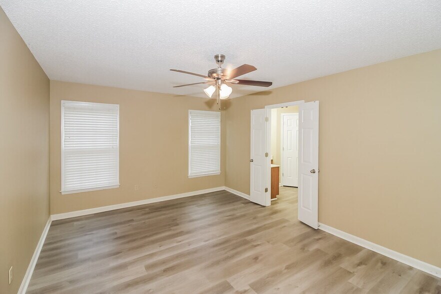 Building Photo - 951 Cully Rd