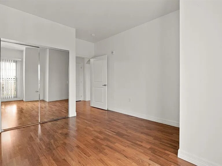 Building Photo - 975 Lincoln St