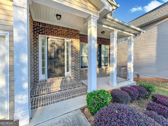 Building Photo - 2027 Oakbluff Way SW