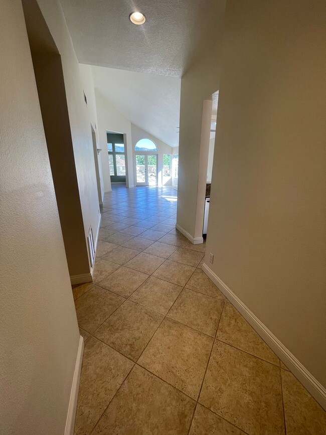 Building Photo - Spacious 2 Bed, 2 Bath House in Prestigious Coto de Caza For Rent!