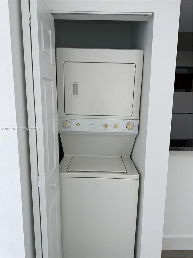 Building Photo - 115 SW 11th St