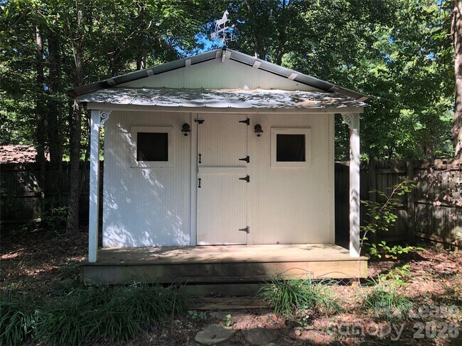 Building Photo - 3700 Sandberry Dr