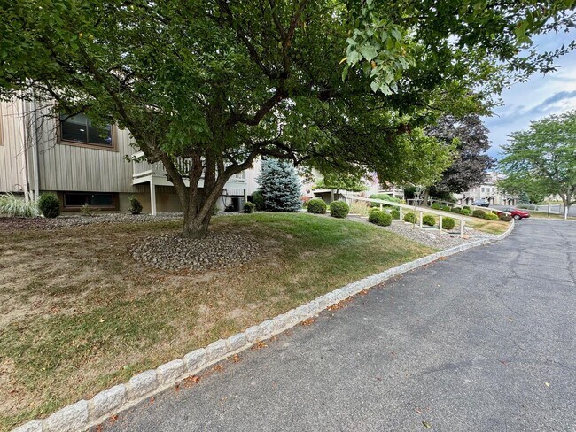 Building Photo - 34 Sycamore Dr