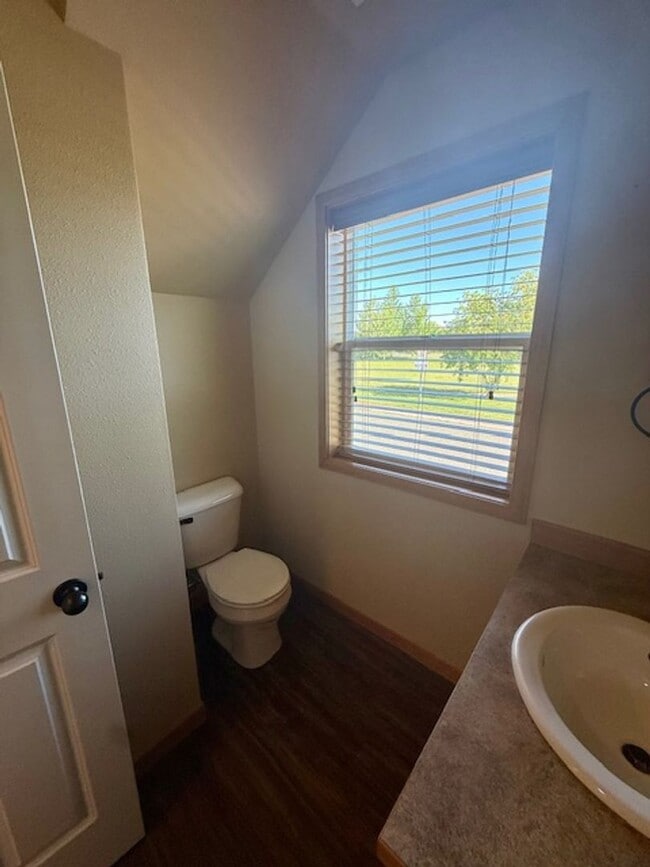 Building Photo - 3 Bedrooms 2 1/2 Bathroom Townhouse