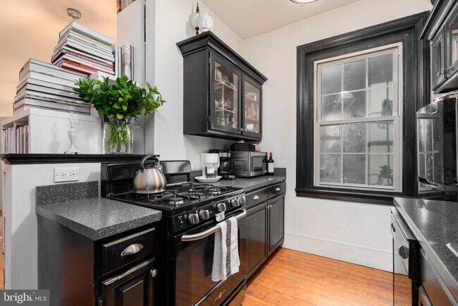 Building Photo - 239 Race St